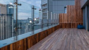 Hoe wordt het valrisico bij borstweringen beoordeeld door de woningcontroleur? - Syndicus Service